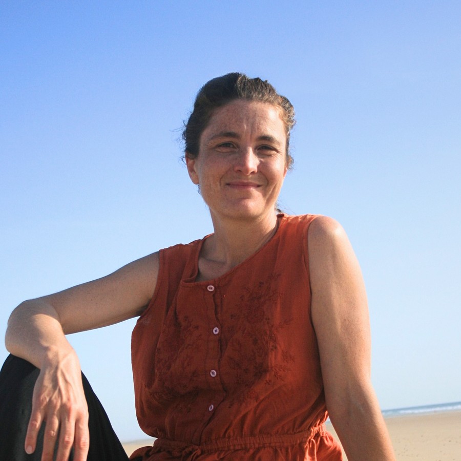 Photo d'Amandine Désétables, accompagnatrice en coaching profond et somatique